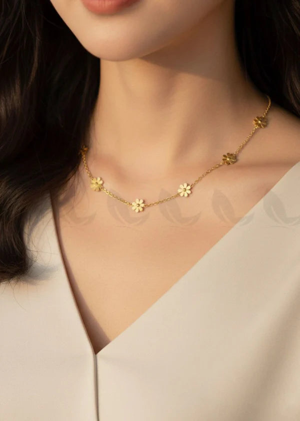 Chic Floral Station Chain